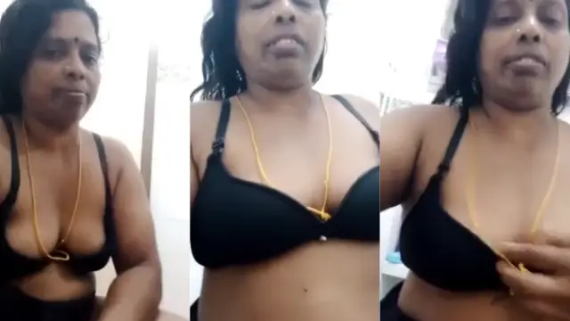 Desi wife secretly shows her private parts to her lover