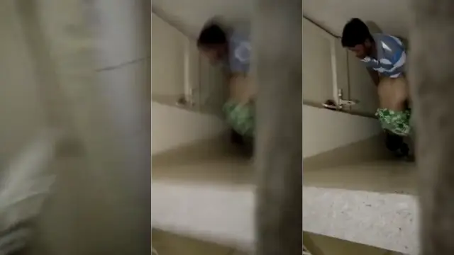 Peon aur cleaning lady ka hostel washroom mein pyara romance