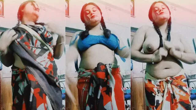 Desi bhabhi ke saree mein se dikhaye bade boobs