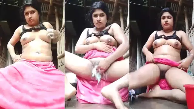 Village wife nude bath Bhojpuri style chut dikhane wali