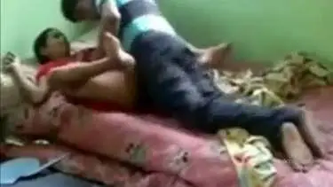कामवाली बाई की बुर मालिक ने बिस्तर पर बजाई