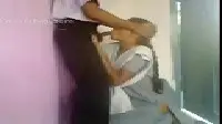 भोली भली स्कूल गर्ल को गेट के पीछे बुला कर लौड़ा चूसवाया