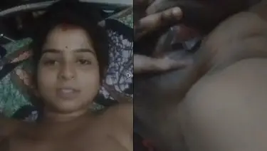 माथे पर सिंदूर लगाई बिहारी भाभी ने यार के लिए बनाया अपना नंगा वीडियो